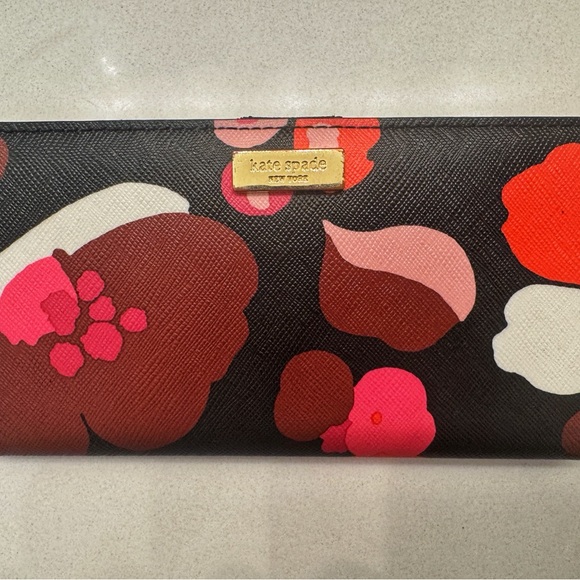 Kate Spade Laurel Way Wallet - Picture 1 of 6